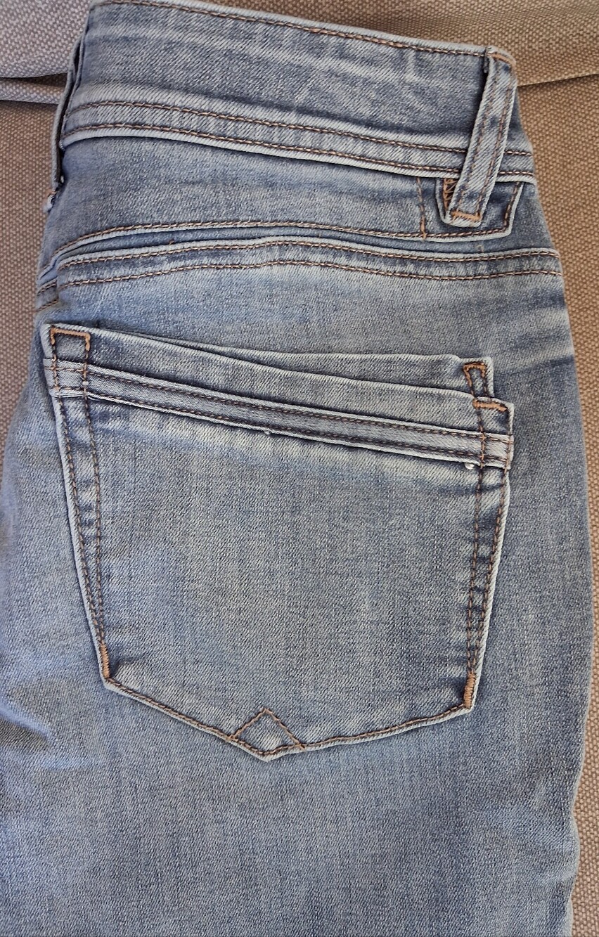 Democracy Women's Skinny Jeans in Blue ReallyGood Condition Size 6 Stretch Waist